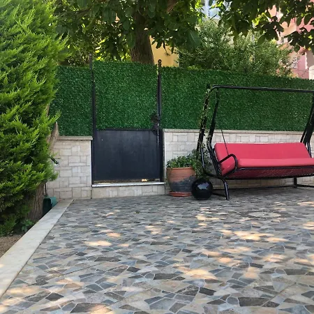 Garden House Apartment