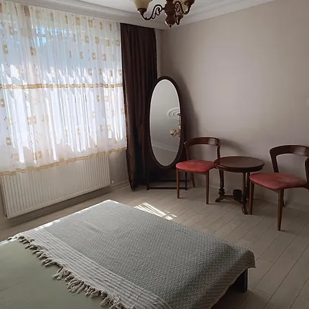 Garden House Apartment *