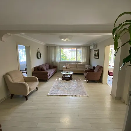 Garden House Apartment *